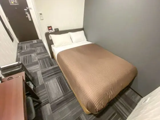 Tek Kişilik Oda, Sigara İçilmez