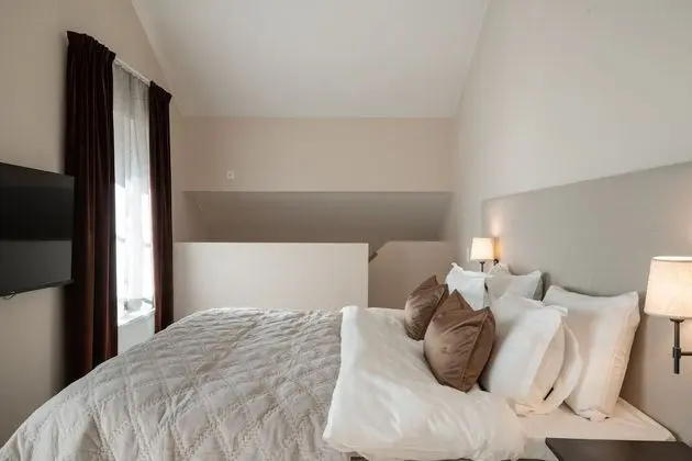 Penthouse 5 beds (staircase inside the Penthouse)