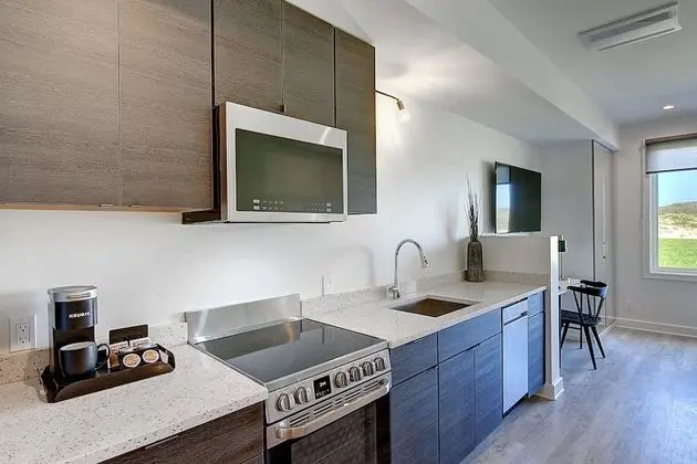 Standard Oda, 1 En Büyük (King) Boy Yatak, Kısmi Manzaralı