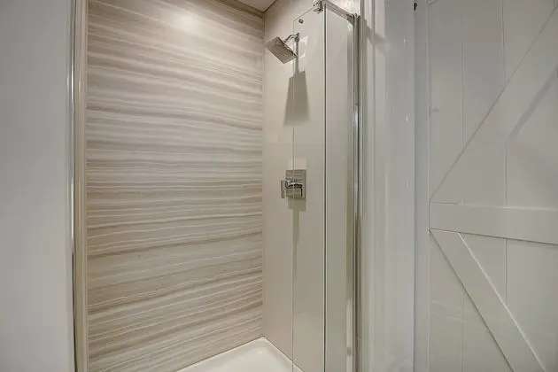 Standard Oda, 1 En Büyük (King) Boy Yatak, Kısmi Manzaralı