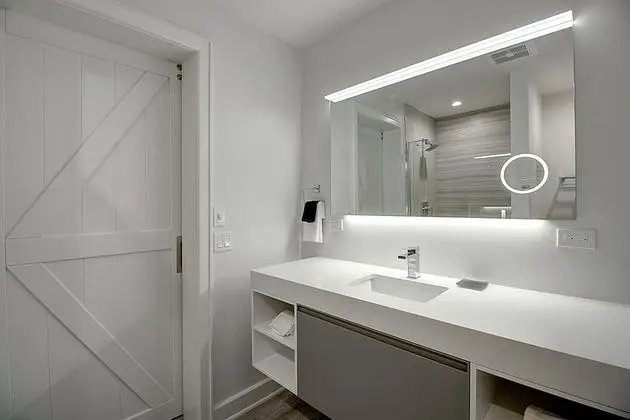 Standard Oda, 1 En Büyük (King) Boy Yatak, Kısmi Manzaralı