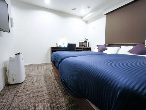 İki Ayrı Yataklı Oda, Sigara İçilebilir