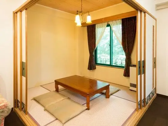 Traditional Oda (Japanese Western (Twin Bed and Futon))