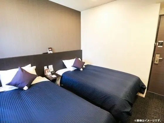 İki Ayrı Yataklı Oda, Sigara İçilebilir