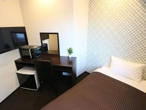 Tek Kişilik Oda, Sigara İçilebilir
