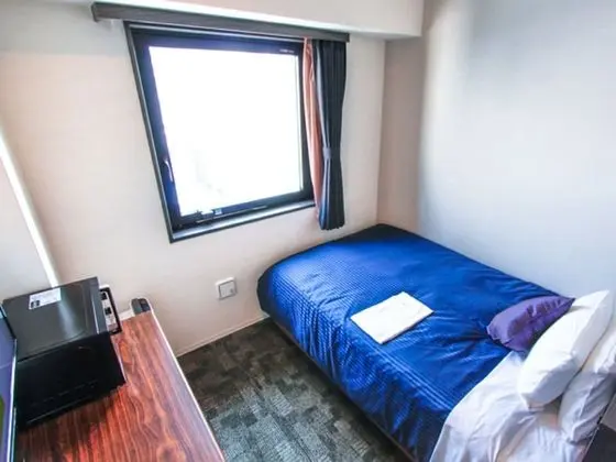Tek Kişilik Oda, Sigara İçilebilir