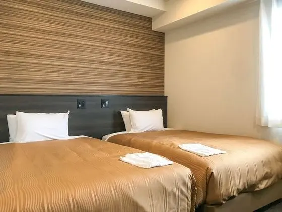 İki Ayrı Yataklı Oda, Sigara İçilmez