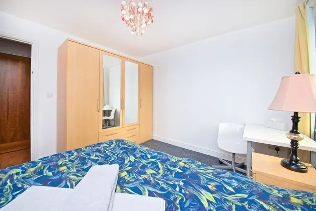 Executive Apart Daire, Banyolu/Duşlu, Bahçe Manzaralı (Close to John Airport)