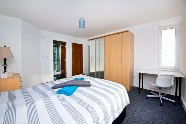 Executive Apart Daire, Banyolu/Duşlu, Bahçe Manzaralı (Close to John Airport)