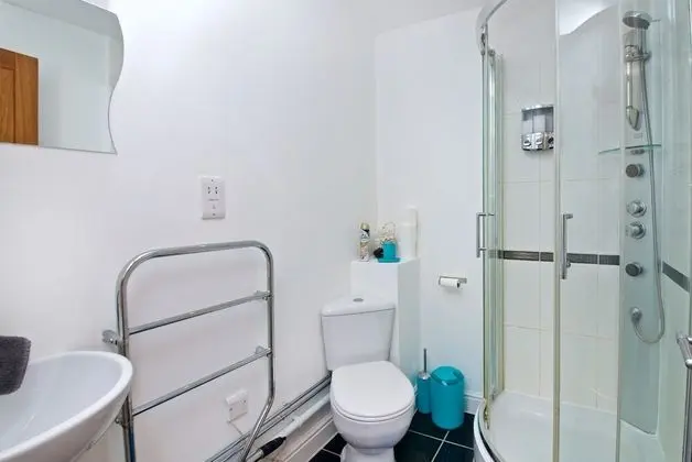 Executive Apart Daire, Banyolu/Duşlu, Bahçe Manzaralı (Close to John Airport)