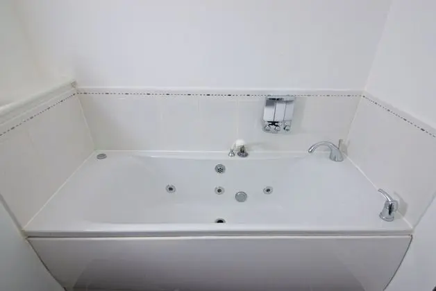 Executive Apart Daire, Banyolu/Duşlu, Bahçe Manzaralı (Close to John Airport)