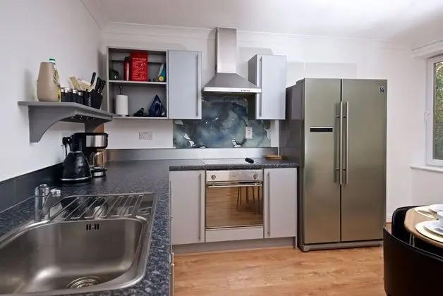 Executive Apart Daire, Banyolu/Duşlu, Bahçe Manzaralı (Close to John Airport)