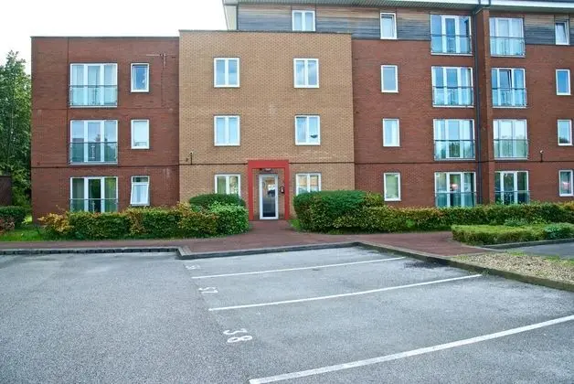 Executive Apart Daire, Banyolu/Duşlu, Bahçe Manzaralı (Close to John Airport)