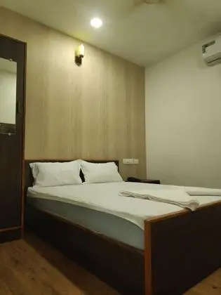DELUXE DOUBLE A/C ROOM