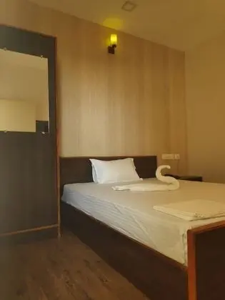 DELUXE SINGLE A/C ROOM