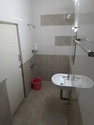 DELUXE SINGLE A/C ROOM