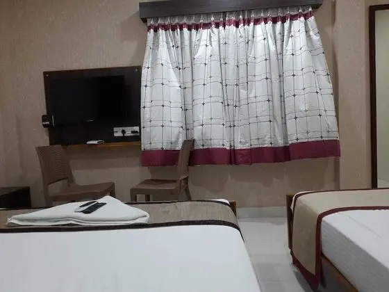 DELUXE TRIPLE A/C ROOM