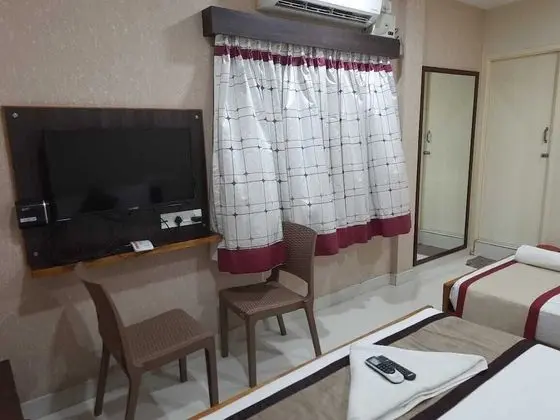 DELUXE TRIPLE A/C ROOM
