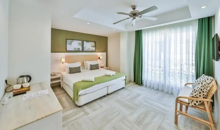 Standart Oda, Bahçe Manzaralı, Fransız Balkonlu