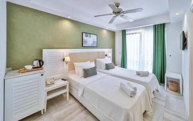Standart Oda, Bahçe Manzaralı, Fransız Balkonlu