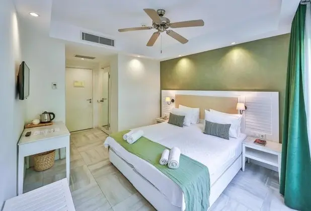 Standart Oda, Bahçe Manzaralı, Fransız Balkonlu