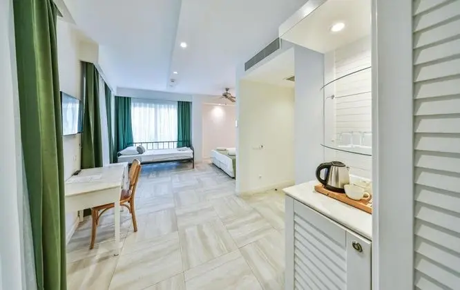 Triple, Bahçe Manzaralı, Fransız Balkonlu