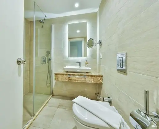 Triple, Bahçe Manzaralı, Fransız Balkonlu