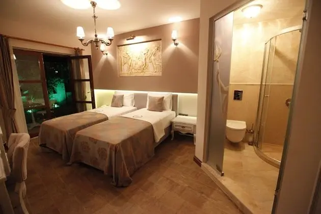 Deluxe Tek Büyük veya İki Ayrı Yataklı Oda, Veranda, Bahçe Manzaralı