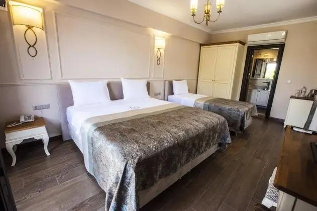 Aile Odası, Havuz ve Bahçe Manzaralı, Bahçe Katı