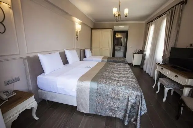 Aile Odası, Havuz ve Bahçe Manzaralı, Bahçe Katı