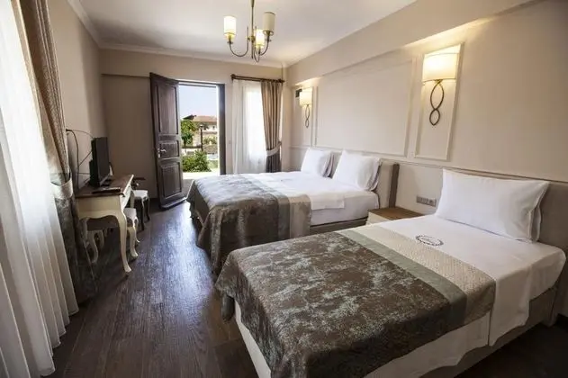 Aile Odası, Havuz ve Bahçe Manzaralı, Bahçe Katı