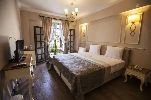 Triple, Bahçe Manzaralı, Fransız Balkonlu