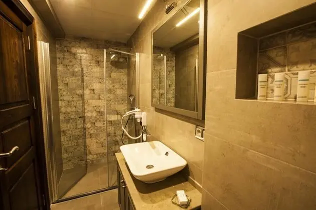Triple, Bahçe Manzaralı, Fransız Balkonlu