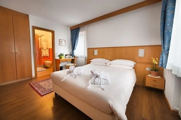 Comfort Tek Büyük veya İki Ayrı Yataklı Oda