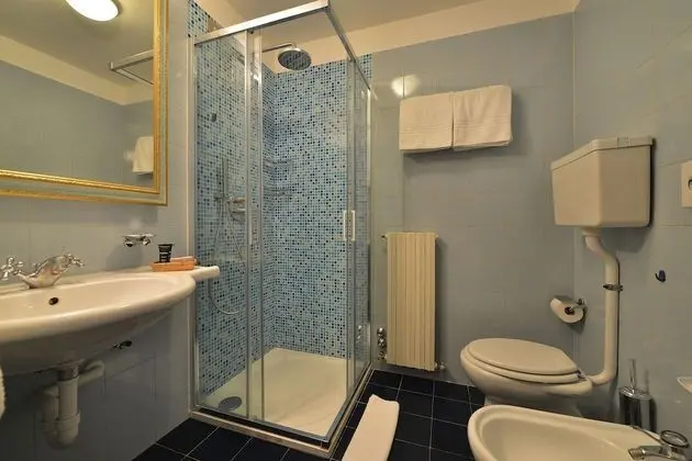 Comfort Tek Büyük veya İki Ayrı Yataklı Oda