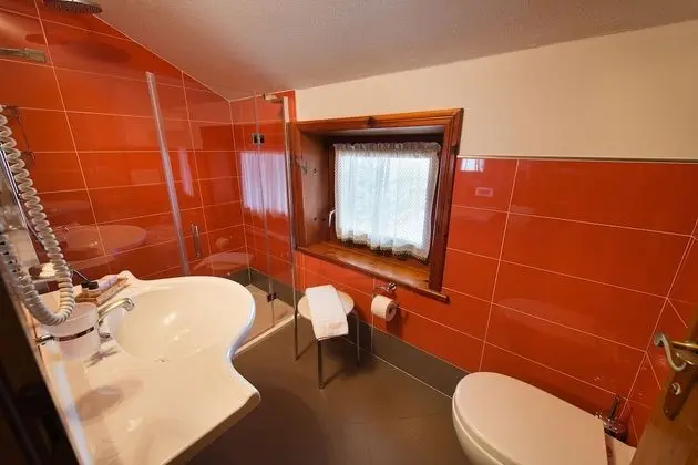 Comfort Tek Büyük veya İki Ayrı Yataklı Oda