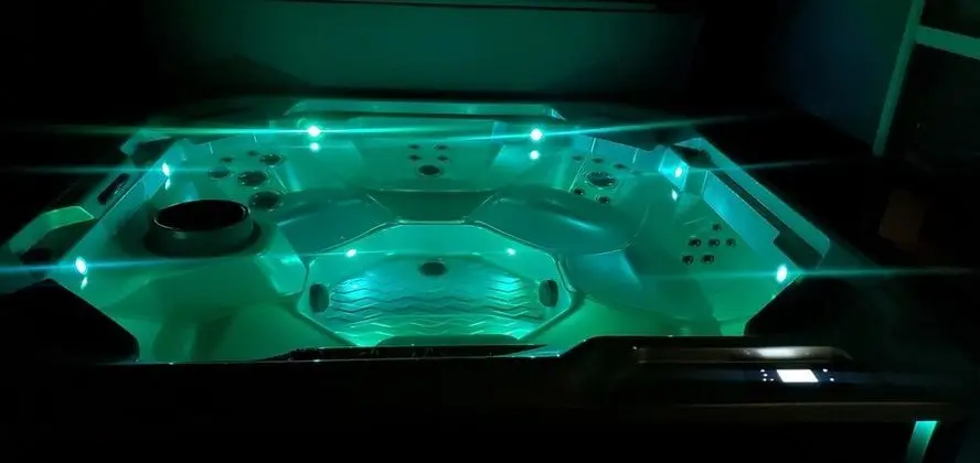 Ev (Livin' The Dream- INDOOR POOL! Huge s)