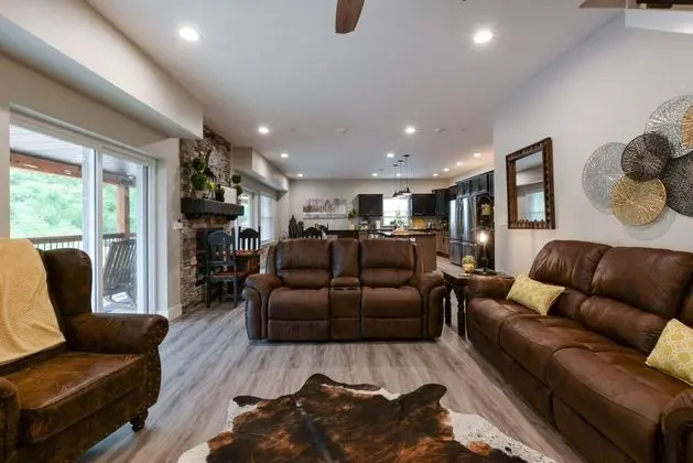 Ev (Livin' The Dream- INDOOR POOL! Huge s)