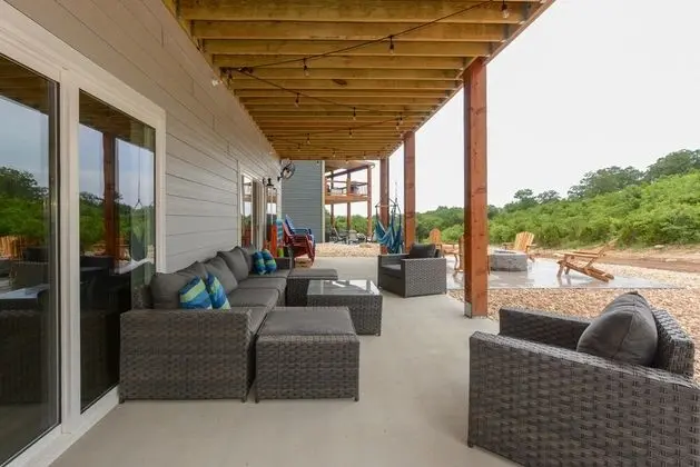 Ev (Livin' The Dream- INDOOR POOL! Huge s)