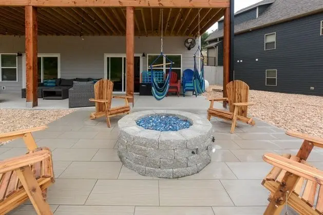 Ev (Livin' The Dream- INDOOR POOL! Huge s)