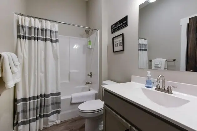 Ev (Livin' The Dream- INDOOR POOL! Huge s)