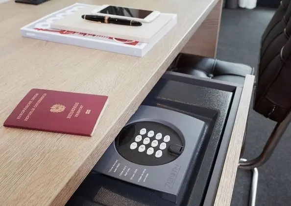 Business Tek Büyük Yataklı Oda