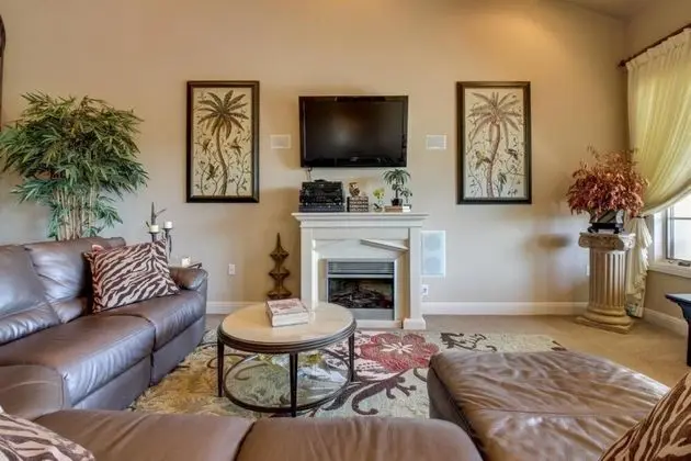 Ev