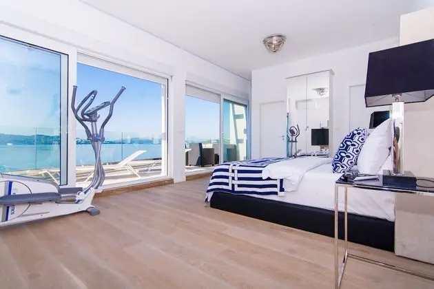 Luxury Villa, 5 Bedrooms, Terrace, Sea View