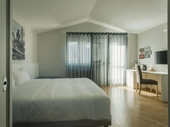 Standard Üç Kişilik Oda, Banyolu/Duşlu