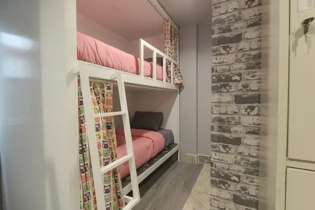 6-Bed Female Dormitory Room