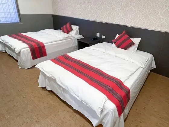 Tek Büyük Yataklı Oda, 2 Çift Kişilik Yatak