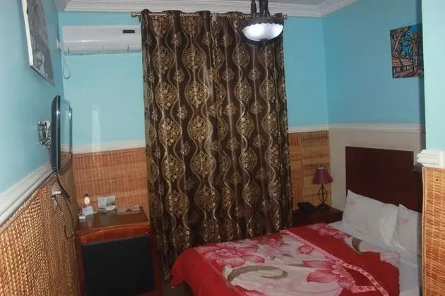 Standard Tek Büyük Yataklı Oda