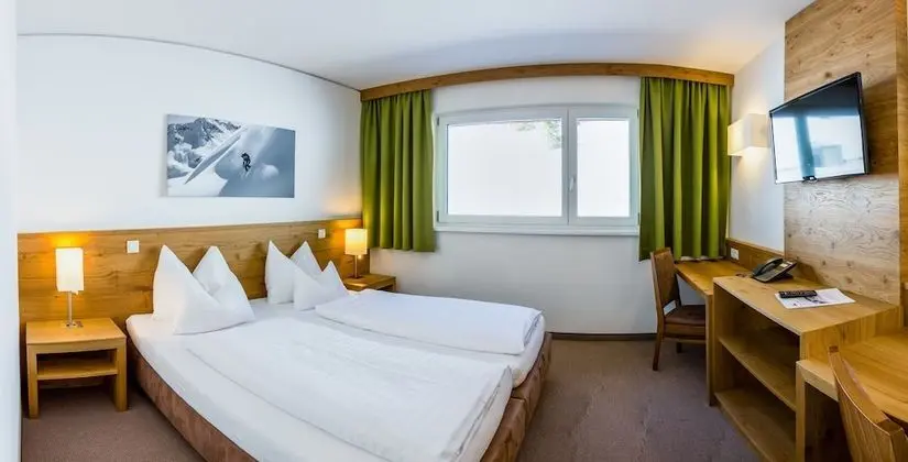 Basic Tek Büyük veya İki Ayrı Yataklı Oda