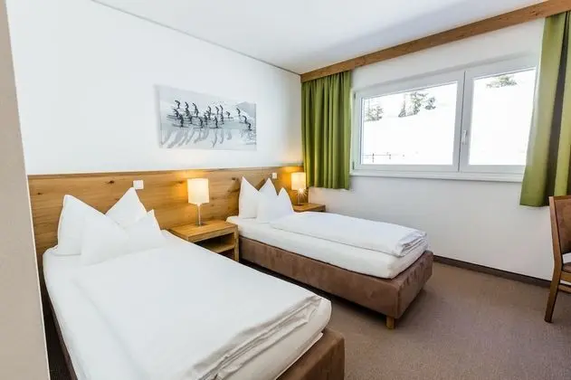 Basic Tek Büyük veya İki Ayrı Yataklı Oda